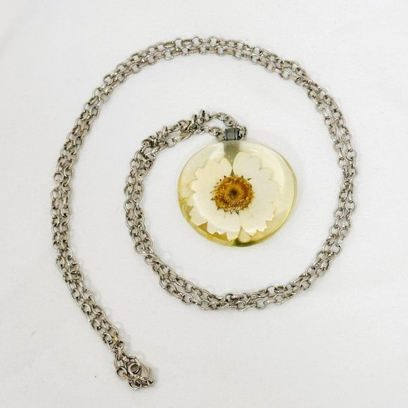 Vintage Petal Lane Pressed Flower/Resin Necklace - Picture 5 of 5